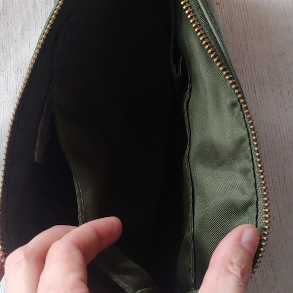 UNIVERSAL THREADS OLIVE GREEN CROSSBODY - Picture 5 of 8